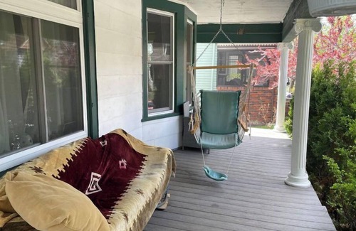 Lowry Hill East House | Remodeled one bedroom apt. #2 in the Uptown area