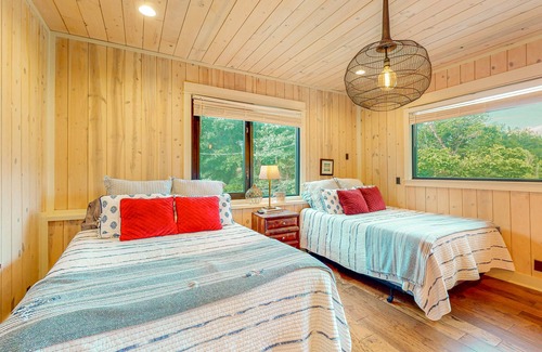 Bentonville Cabin | Remodeled two-story cabin with full kitchen, wrap-around deck, grill, partial AC