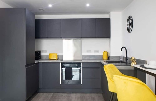 Vauxhall Apartment | Renaissance Suite | 2Bed | Sleeps 7 | Central