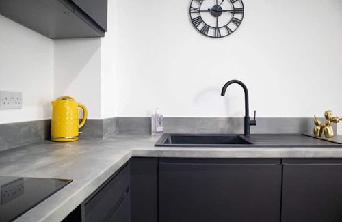 Vauxhall Apartment | Renaissance Suite | 2Bed | Sleeps 7 | Central