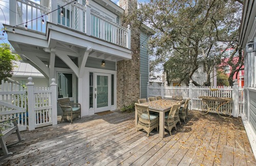 Seaside Cabin | Rendezvous Carriage-Gorgeous Carriage Home with 1 bed/1bath