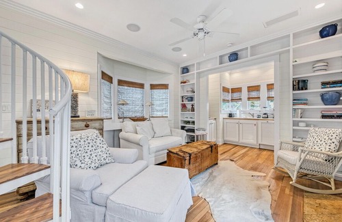 Seaside Cabin | Rendezvous Carriage-Gorgeous Carriage Home with 1 bed/1bath