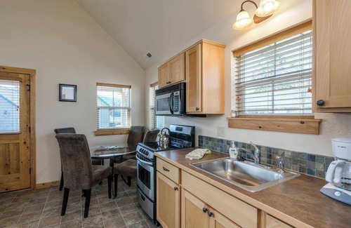 Sandpoint House | Rendezvous - Courtyard Beach Bungalow