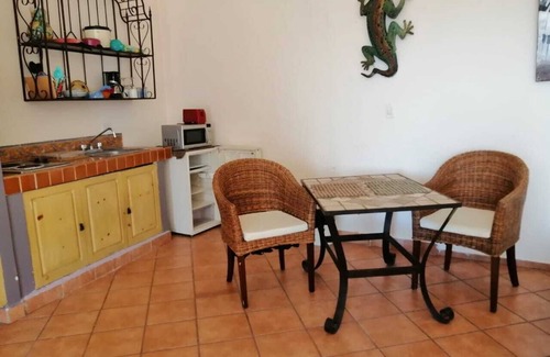 El Tezal Apartment | Renew Studio w/King Bed Pool Wifi Netflix 2 Blocks from The Beach In Cabo