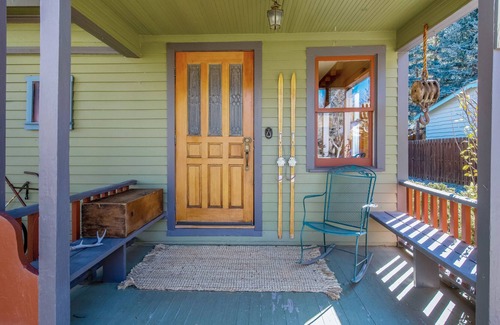Redstone House | RENOVATED Redstone retreat, CO's best kept secret ski resorts, hot springs, wifi