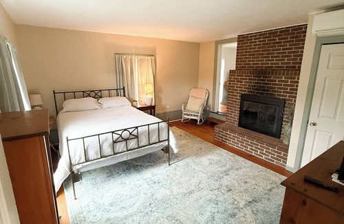 Hiwassee Other | Renovated 1900s Farmhouse on The New River!