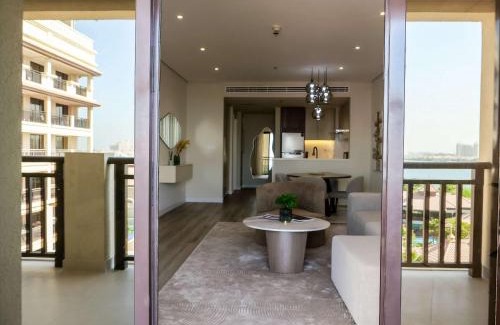 Palm Jumeirah Apartment | Renovated 1BR Haven in 5 Star Resort