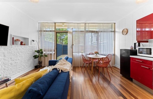 Adelaide Central Business District Apartment | Renovated 1BR Unit CBD/Parking/Wi-Fi/South Tce