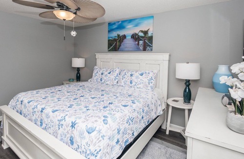 Summer Breeze Condo | Renovated 2-Bedroom Beach Condo Just 5 Minute walk to Beach!