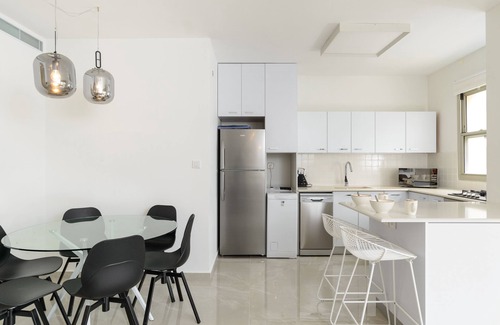 Jaffa Condo | Renovated 2 Bedroom in North Jaffa