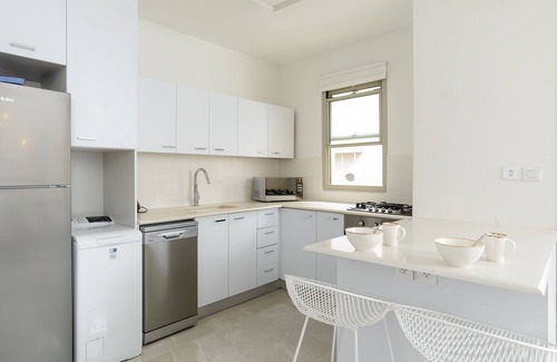 Jaffa Condo | Renovated 2 Bedroom in North Jaffa