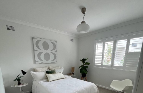 Randwick Apartment | Renovated 2 bedroom apartmeant 10 minute walk to park and short walk to beach.