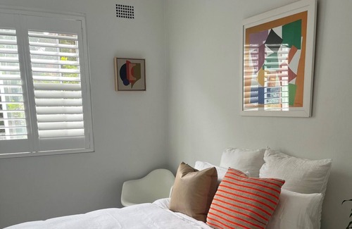 Randwick Apartment | Renovated 2 bedroom apartmeant 10 minute walk to park and short walk to beach.