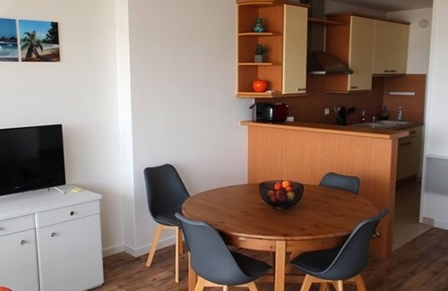 Les Sables d'Olonne Apartment | Renovated 2-Room Apartment with Sea View, Near Center