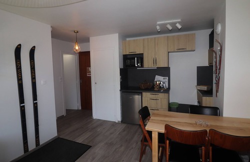 Les Almes Apartment | Renovated 2-Room Apartment, Balcony, WiFi, Near Slopes and Shops, Pet-Friendly