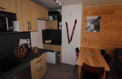 Les Almes Apartment | Renovated 2-Room Apartment, Balcony, WiFi, Near Slopes and Shops, Pet-Friendly