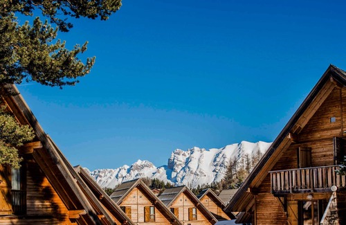 La Joue du Loup Ski Chalet | Renovated 3-room semi-detached chalet, 7 people, terrace, parking, pets allowed