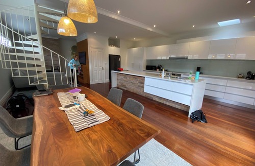 Richmond Apartment | Renovated 3BR Family Home in Richmond w/Parking
