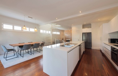 Richmond Apartment | Renovated 3BR Family Home in Richmond w/Parking
