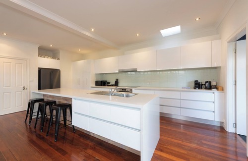Richmond Apartment | Renovated 3BR Family Home in Richmond w/Parking