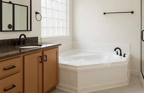 Walterhill House | Renovated 4BR w/2 Kitchens, Garage +Fenced Yard, Relocation & Extended Stays