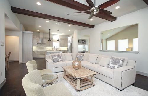 Houston House | Renovated 5 Bedroom, 4 Bath Private Home Fully-furnished near MDA TMC Galleria