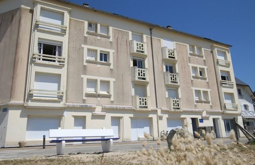 Barneville-Carteret Apartment | Renovated apartment with parking, sea view, services included in Barneville-Carteret