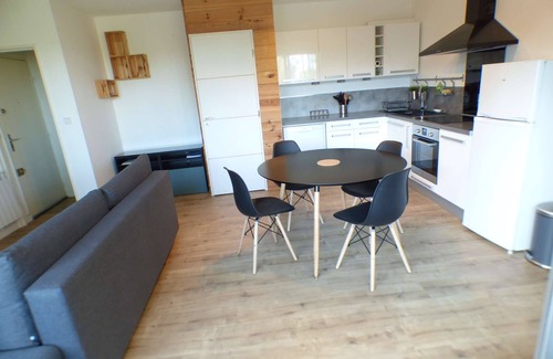 Saint-Mandrier-sur-Mer Apartment | Renovated apartment, residence with swimming pool in Saint Mandrier village