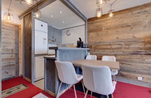 Le Lavachet Apartment | Renovated apartment for 4 with balcony, ski-in/out, pets allowed, WIFI