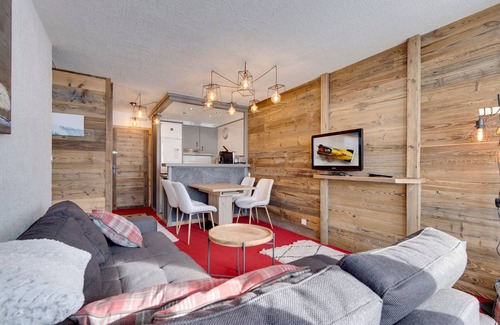 Le Lavachet Apartment | Renovated apartment for 4 with balcony, ski-in/out, pets allowed, WIFI