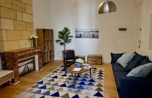 Le Bouscat Apartment | Renovated apartment on courtyard/garden at Bouscat