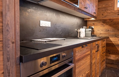 Jeux Apartment | Renovated Apartment in Alpe d'Huez - Central Location, Near Slopes, Sleeps 4, Parking & WiFi
