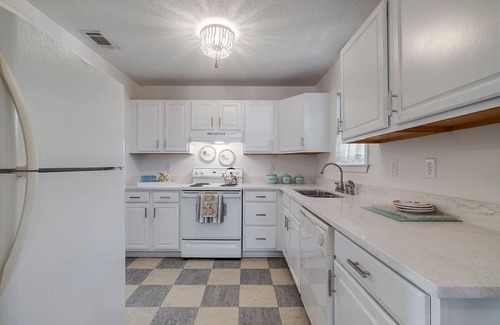 Beach Institute Apartment | Renovated Apartment Near Forsyth Park, Courtyard, Heated Pool Access