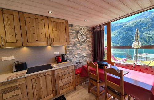 Tignes le Lac Apartment | Renovated apartment near slopes with balcony