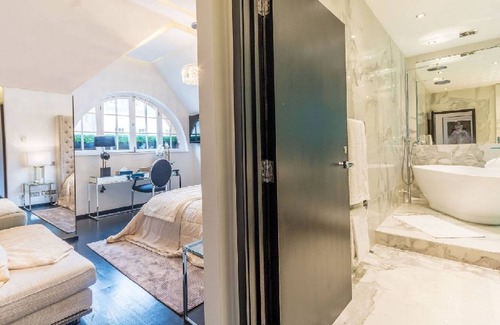 Grachtengordel-West House | Renovated apartment with roof terrace and balcony