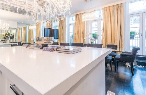 Grachtengordel-West House | Renovated apartment with roof terrace and balcony