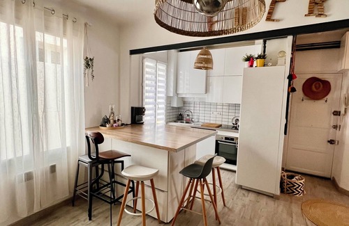 Le Mourillon Apartment | Renovated apartment, popular area of Toulon