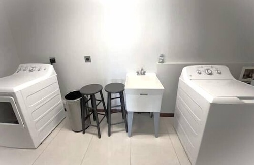 Notre Dame Apartment | Renovated Apt 4mins to Notre Dame - Free Parking