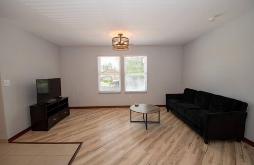 Notre Dame Apartment | Renovated Apt 4mins to Notre Dame - Free Parking