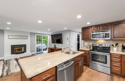Moultonborough House | Renovated Balmoral Winnipesaukee Sleeps 8 Pet Friendly