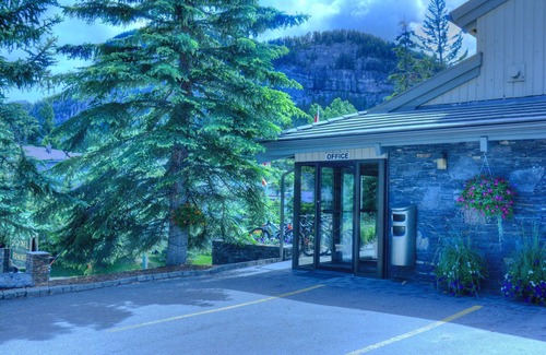 Banff Condo | Renovated Banff Condo + Loft | Private Balcony!