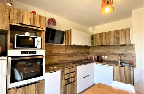 La Joue du Loup Ski Chalet | Renovated chalet 7 pers with terrace, ski room and free parking