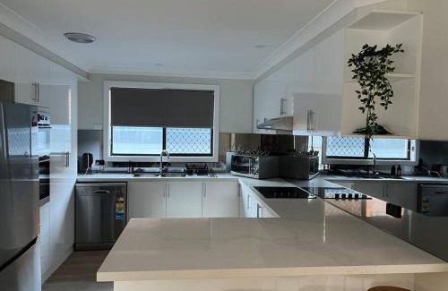 Umina Beach Apartment | Renovated Coastal getaway with water views