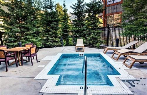 Canmore Apartment | Renovated Condo, 2BR, 2BA, Heated Pool, 3 Hot Tubs, Pets Welcome!