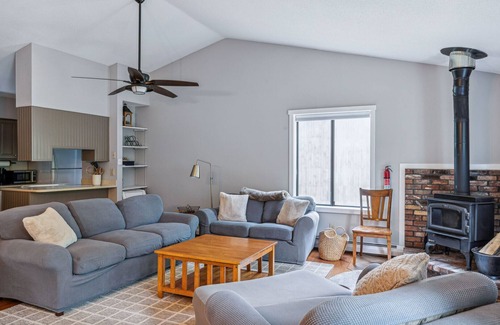 Quechee Condo | Renovated Condo, Heart of Quechee - Mill Run 3E