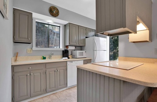 Quechee Condo | Renovated Condo, Heart of Quechee - Mill Run 3E