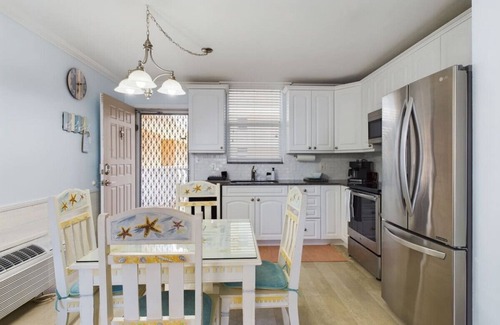 Bonita Springs Condo | Renovated Condo w/Gulf Views, Beach Access, 2 Pools + Free Bike for Guests