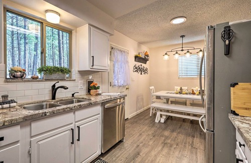 Munds Park Cottage | Renovated Cottage w/Fire Pit in Munds Park!