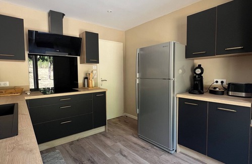 Mescoules House | Renovated country house close to amenities. Pets welcome.