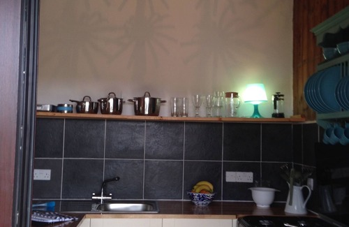 Bridport Cabin | Renovated cricket Pavilion, huge views, walks. close to amenities, beach, pub